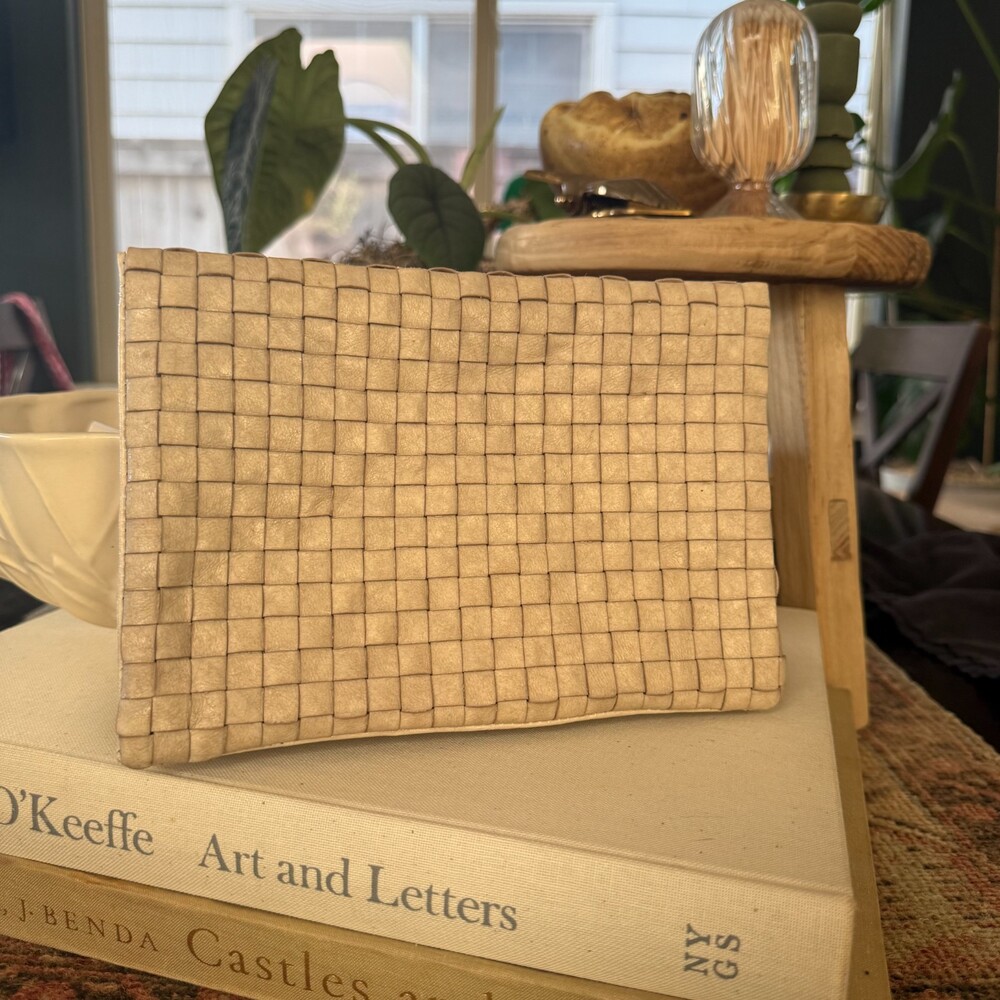 Uashmama Woven Washable Paper Clutch — Beige Eco‑Friendly Minimalist Wallet